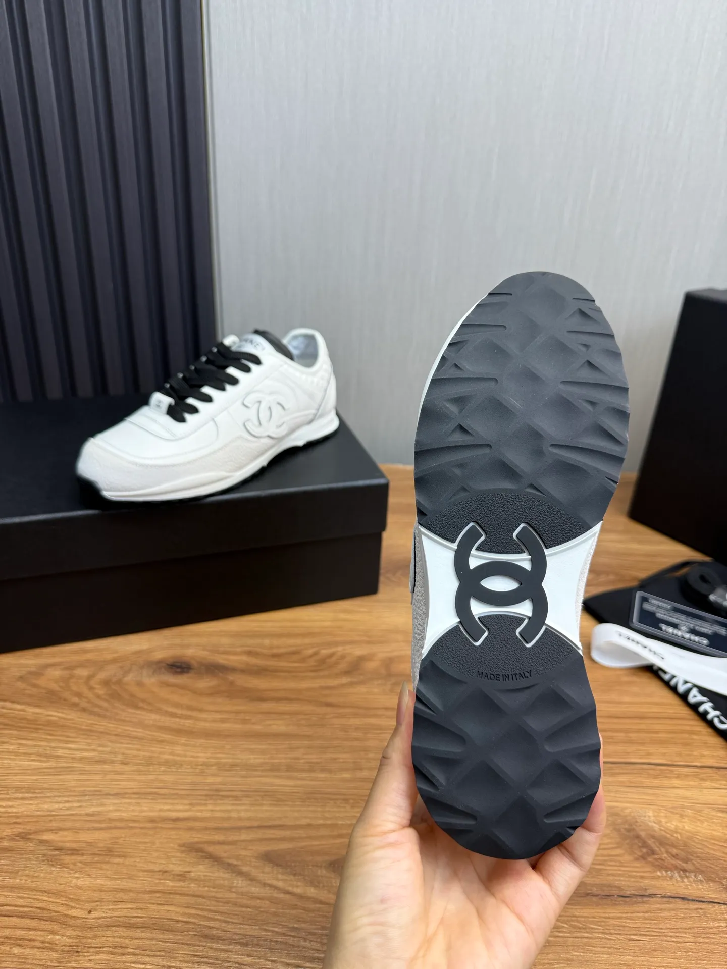 Men's men's shoes 💰600💰 Chanel Chanel 25A latest couple's white shoes casual sports shoes skate shoes 🩷💚 original purchase and development production Xiaoxiang C Home counter another super hot model, loved by Internet celebrity bloggers and ladies, various praises on social platforms, super popular and high quality 😍😍 latest material classic black and white color matching The upper foot is full of fashion 🎊🎊 ▪️Material: Original customized imported cowhide material ▪️Inner lining: Customized mesh ▪️Sole: Original open-molded TPU non-slip outsole ▪️Size: 35-44